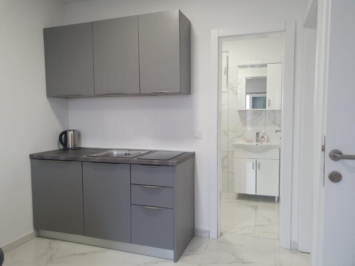 Apartmani Anastasia With Pool, Novalja Bagian luar foto