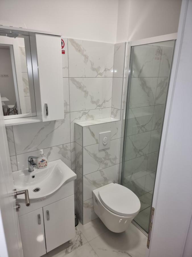 Apartmani Anastasia With Pool, Novalja Bagian luar foto