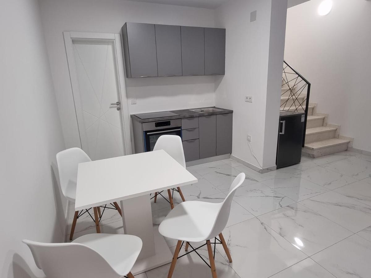 Apartmani Anastasia With Pool, Novalja Bagian luar foto