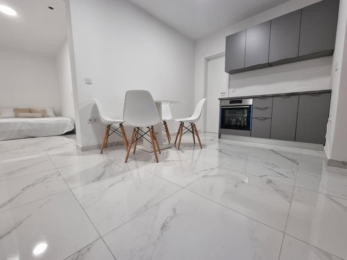 Apartmani Anastasia With Pool, Novalja Bagian luar foto