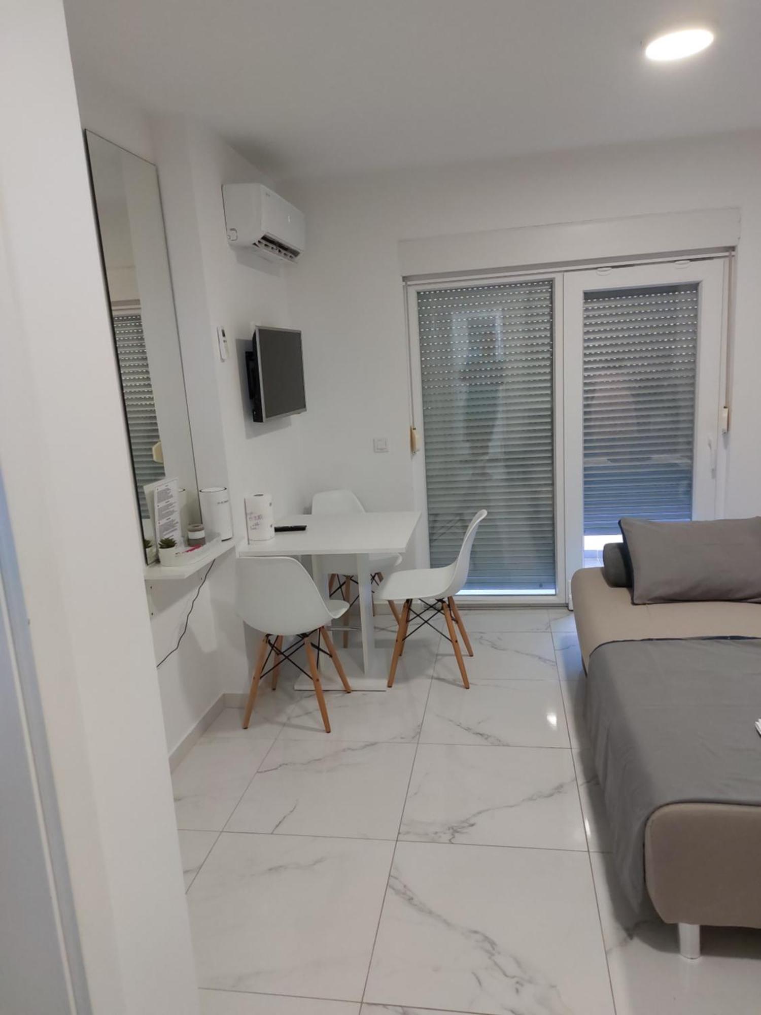 Apartmani Anastasia With Pool, Novalja Bagian luar foto